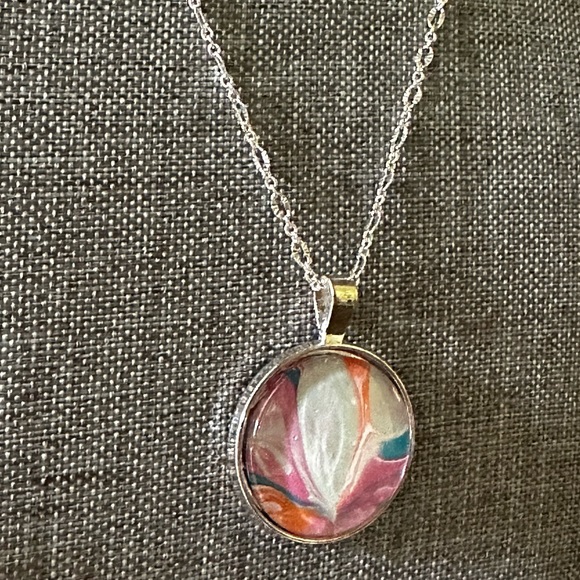 Hand painted Abstract Acrylic fluid pour art bezel pendant necklace round - Picture 8 of 8